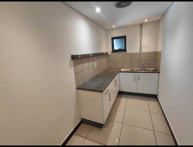 484M² OFFICE TO LET IN RANDJESPARK